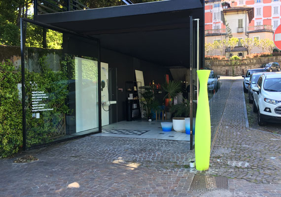 WET store - Showroom. Exteror facade with a wide open door